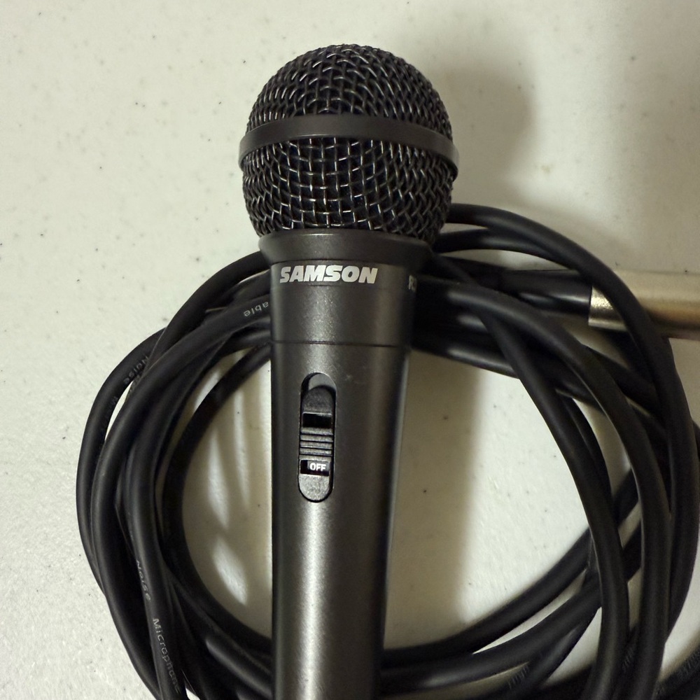 Samson R31S microphone. Like new condition with cord. - Picture 3 of 4